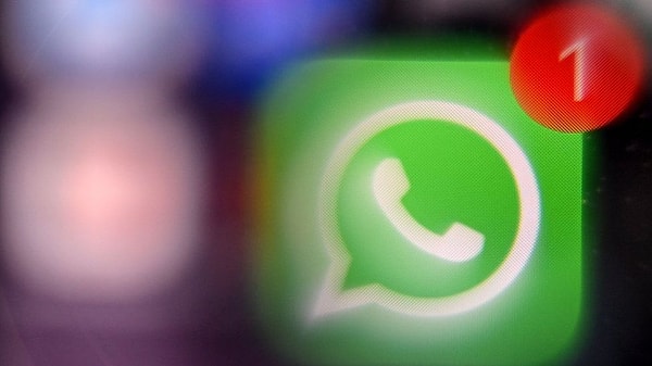 Akıllı telefonların neredeyse alternatifsiz mesaj uygulaması WhatsApp, kullanıcıların mesajlara daha hızlı tepki vermesini sağlamak için yeni bir güncelleme üzerinde çalıştığını duyurdu.