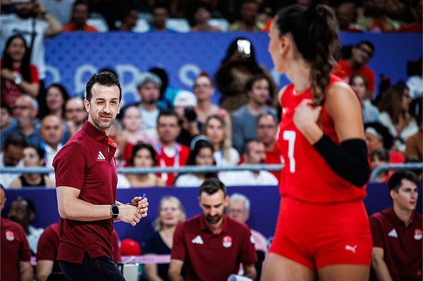 Santarelli'nin tercihi, birçok voleybolseverin tepkisine neden olmuştu.