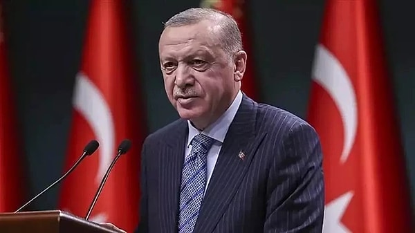 Cumhurbaşkanı Recep Tayyip Erdoğan, 2024 Paris Olimpiyat Oyunları’nın açılışa davet almasına rağmen gitmemesinin sebebini açıkladı. Erdoğan; “Macron beni Paris Olimpiyatları'na davet etti. Torunum, 'Dede gitme orada LGBT propagandası yapacaklar' dedi. Bana görüntüleri izletti. 'Tamam gitmeyeceğim' dedim.” ifadelerini kullandı.