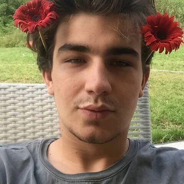 Vine platformu üzerinden çektiği videolarla tanıdığımız Berkcan Güven son dönemlerin en popüler Youtuber'larından bir tanesi.