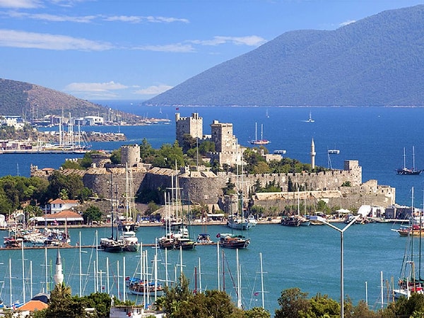 Hatta Bodrum'daki bazı mekanların yeterli doluluğu sağlayamadığı için para ile müşteri tuttuğu bile iddia edilmişti hatırlarsanız.