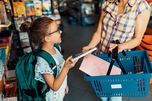 E-ticaret alışverişleri de erken okul alışverişinde önemli bir rol oynar.