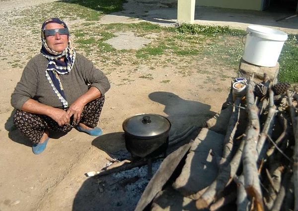 Bir genç de VR gözlüğü babaannesine Mekke'yi gezdirmek için kullandı. Peki sonra ne mi oldu?