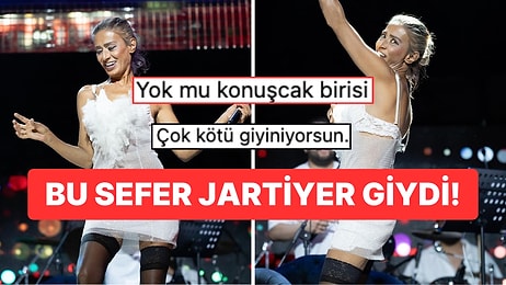 Binbir Çeşit Kombinine Alışık Olduğumuz Yıldız Tilbe'nin Jartiyerle Sahneye Çıkması Şaşkına Çevirdi!