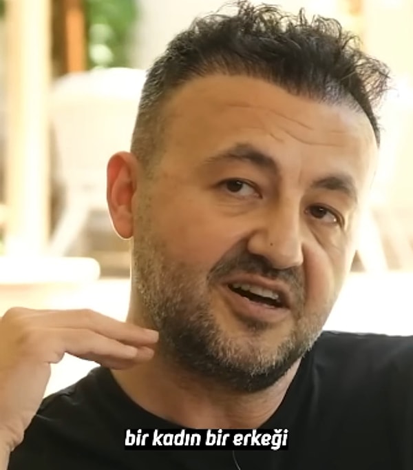 Oğuz Benlioğlu, kadınların flörtün ilk aşamasında masum ve itaatkar bir görüntü sergilediklerini belirtti.