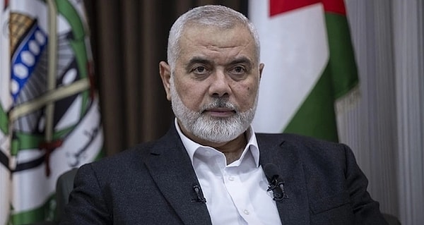 İran’ın yeni Cumhurbaşkanı Mesud Pezeşkiyan’ın davetlisi olarak ülkede bulunan Hamas’ın siyasi lideri İsmail Haniye, kaldığı binaya atılan füze sonrasında korumasıyla birlikte hayatını kaybetmişti. İsrail, suikastı resmi olarak üstlenmese de saldırının nasıl yapıldığına dair iddialar ortaya atıldı. İsrail basını, Haniye’nin ölmesine neden olan füzenin denizaltından ateşlenmiş olabileceğini yazdı.