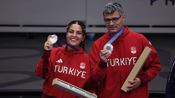 Milli atıcılarımız Yusuf Dikeç - Şevval İlayda Tarhan, 10 metre havalı tabanca karışık kategorisinin finalinde Sırbistan'dan Damir Mikec ve Zorana Arunovic ile karşı karşıya gelmişti.