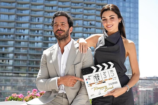 Barış Arduç ve Hande Erçel'in başrollerini üstlendiği ve hayranların heyecanla vizyona girmesini beklediği 'Rüzgara Bırak' filminin Çeşme ve Alaçata'daki çekimleri tamamlandı.