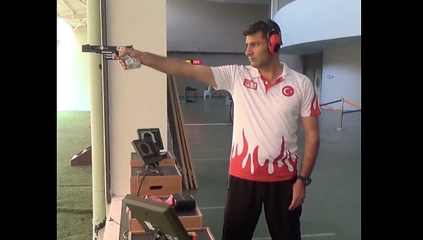 Uzun yıllardır bu spora emek veren Dikeç'in eski antrenman görüntüleri paylaşıldı.