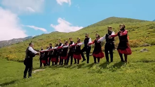 Giresun, Mardin, Pamukkale, Kapadokya, Amasya'da yapılan çekimlerle Türkiye'nin dünyanın dört bir yanındaki milyonlara ülkemizin reklamının yapılmasını sağlayan Ilıcalı'nın yayınladığı tanıtım fragmanı bile enfes bir ülke tanıtımı olurken, La Isla'dan müjdeli bir haber geldi.