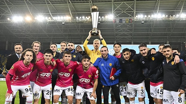 TSYD Ankara Şubesi iki takımdan biri alt ligde ise diğer takımın yanına farklı şehirden bir Süper Lig takımı çağırmayı tercih etse de Başkent'in iki kulübü artık bir alt ligde. İki takım yarın bir kez daha kupayı almak için sahaya çıkacak.