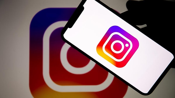 Instagram'a gelen erişim engeli siyasilerin de radarında girdi.