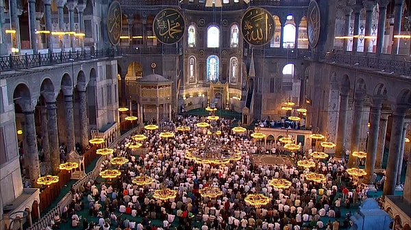 Diyanet İşleri Başkanı Erbaş da Ayasofya-i Kebir Camii Şerifi'ne cuma namazı için geldi. Burada hutbeyi okuyan Erbaş ardından İsmail Haniye için gıyabi cenaze namazını kıldırdı.