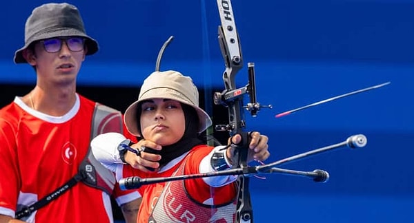 Milli boksör Busenaz Sürmeneli ile Olimpiyatlar'da bayrak taşıyıcımız olan Mete Gazoz ve Elif Berra Gökkır, karışık takım kategorisinde son 16'da elendi.