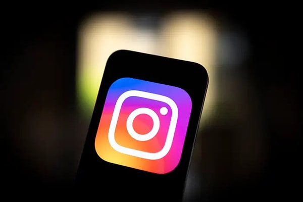 Türkiye'de sosyal medya platformu Instagram'a erişim engellendi.