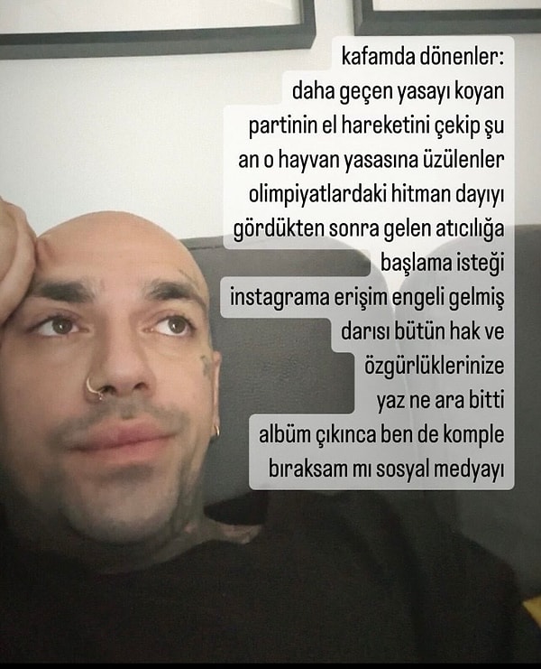 Yurt dışında yaşadığı için Instagram'a erişebilen ünlü rapçi, paylaştığı story ile ülkemizde Instagram'a getirilen erişim engeline gönderme yaptı. Ezhel, ''Darısı bütün hak ve özgürlüklerinizin başına'' diyerek erişim engeline tepki gösterdi.👇