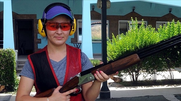 In the two-day women's trap qualifiers, the Turkish national shooter achieved 117 hits out of 125 shots.