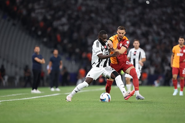 Geçtiğimiz sezonun Süper Lig şampiyonu Galatasaray ile Ziraat Türkiye Kupası şampiyonu Beşiktaş, Süper Kupa'da karşı karşıya geldi.