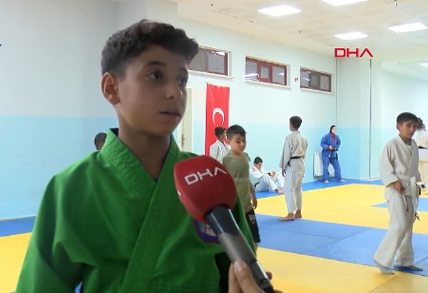 20 aylık eğitim gören İbrahim Halil Kadak, Balıkesir'de düzenlenen Minikler Türkiye Judo Şampiyonası'nda 26 kilogramda Türkiye 3'üncüsü oldu. Ardından, Romanya'daki Minikler Balkan Judo Şampiyonası'nda 1'inci olarak altın madalya kazandı.