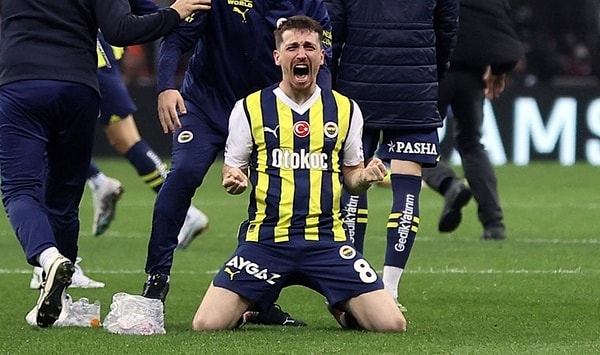 Fenerbahçe - Galatasaray derbilerinin uzun süredir en tartışmalı isimlerinden olan Mert Hakan Yandaş, geçtiğimiz sezon oynanan derbilerde de birçok kez hem Galatasaray futbolcuları hem de taraftarlarıyla karşı karşıya gelmişti.