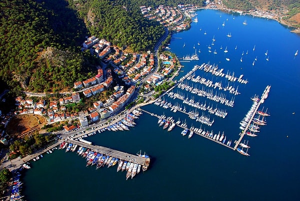 Kaş'ta dalış yaparak su altı dünyasını keşfedin.