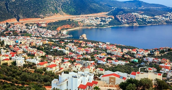 Evliliğin heyecanını geride bırakan çiftler için Kalkan, balayı tatilinin romantik bir başlangıcı olabilir.