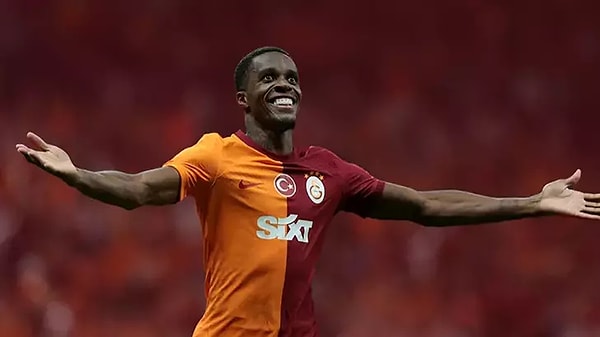 Yaşananların ardından Okan Buruk ve Wilfried Zaha ile ilgili bir iddia da Tümer Metin'den geldi. Tivibu Spor kanalında maçı yorumlayan Tümer Metin ikilinin arasında sorun olduğunu iddia etti.