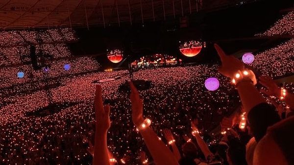 Coldplay delivers unforgettable moments to their audiences with their incredible concerts.