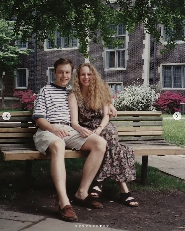 It is said that this sweet photo of the couple was taken by Elon Musk's mother, Maye Musk.