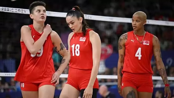 Karşılaşmanın üçüncü ve son setinde de İtalya, 25-21'lik skorla galip gelerek maçı 3-0 kazandı. Bu sonuçla Filenin Sultanları, grup etabını maalesef mağlubiyetle tamamlamış oldu.