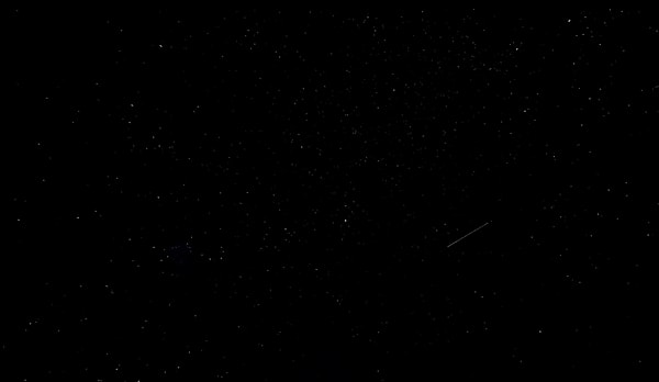 Bursa'nın Karacabey ilçesinde binlerce kişi "Perseid Meteor Yağmuru"nu izlemek için bir araya geldi.