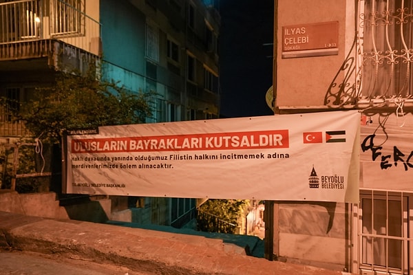 Filistin Direnişi'nin sembol ismi Hanzala'nın resmi de köşeye iliştirildi.