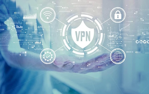 Bu yöntemlerden birisi olan VPN'de, kullanıcı bir VPN hizmetini kullanarak ilgili yazılımı uygulama mağazasından ya da internet sitesinden indirerek cihazına kuruyor. Bu yazılım aracılığıyla kullanıcının internet bağlantısı, hizmeti sunan VPN sunucusuna yönlendirilecek şekilde yapılandırılıyor.