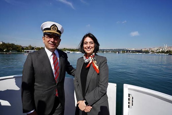 Abdulkadir Selvi, "İmamoğlu’nun cumhurbaşkanı adaylığını garantiledikten sonra yerini Üsküdar Belediye Başkanı Sinem Dedetaş’a bırakacağı söyleniyor" ifadelerini kullandı.