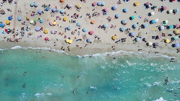 Türkiye'deki enflasyon ortamı ve tatil beldelerindeki fahiş fiyatlar, Türk vatandaşlarının tatil planlarını suya düşürürken,  Avrupa'daki gurbetçilerin bütçesini de sarsmaya başladı.