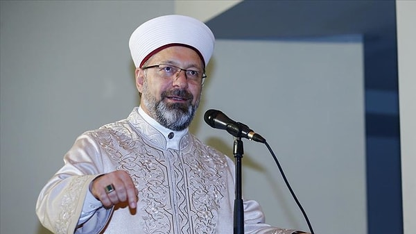 Diyanet İşleri Başkanlığı Basın Müşaviri Burak Orhan, Twitter hesabı üzerinden Diyanet İşleri Başkanı Ali Erbaş’ın paylaşımının Instagram tarafından 5 gün sonra silindiğini açıkladı.