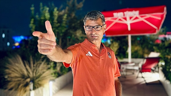 Sizce olimpiyatlardaki atışını 2 Ağustos tarihinde yapan Yusuf Dikeç, Emre Altuğ'un bu pozundan ilham almış olabilir mi? Yoksa Emre Altuğ epey ileri görüşlü biri mi?