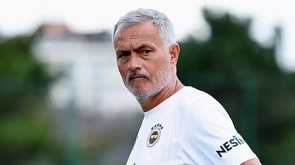 Şampiyonlar Ligi, Ön Eleme Turunda ilk kez mağlup olma duygusunu tadan Jose Mourinho, Kadıköy'de oynanacak maçtan umutlu. Ancak Mourinho'nun maç içindeki tercihleri ve oynattığı futbol erken bir tarihte de olsa eleştirilmeye başlandı.