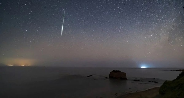 Gök taşlarının son derece yüksek hızlarla dünya atmosferine girip, sürtünme sonucu yanmasıyla oluşan meteor yağmurlarının en dikkat çekicisi ise 14 Temmuz’da başlayıp 1 Eylül’e kadar sürecek Perseid (Perse) gök taşı yağmuru.