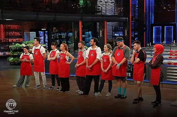 MasterChef'te dün akşam Kırmızı ve Mavi Takım karşı karşıya geldi. Mücadelede herkesi korkutan bir an yaşandı.