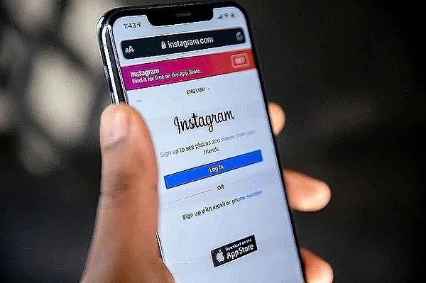 Bilgi Teknolojileri ve İletişim Kurumu (BTK), 2 Ağustos 2024'te Instagram'a erişim engeli getirmişti. Instagram'ın "katalog suçlara uymadığı" gerekçesiyle erişime kapatıldığı belirtildi.