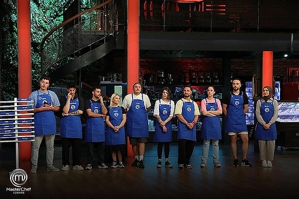 2. MasterChef'te takım yarışmaları sonunda başladı. Sezonun ilk takımlarının belli olmasının ardından eleme adayları da yavaş yavaş netleşiyor. Şimdiden gruplaşmaların başladığı MasterChef'te bugün neler yaşandı?