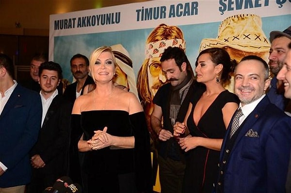 Derya Baykal'a gelince, kendisi uzun zamandır oyunculuğa ara vermişti. Onu sinema filmi olarak en son 2014'te 'Çakallarla Dans 3: Sıfır Sıkıntı'da görmüştük.