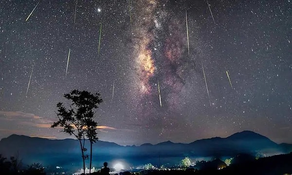 Perseid meteor yağmuru hakkında en eski kayıt, Çin tarih yazılarına dayanmaktadır.