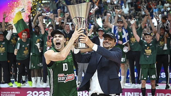 Geçtiğimiz sezon Yunan basketbol ekibi Panathiankos'un başına geçen Ergin Ataman, yeşil-beyazlılardaki ilk sezonunda Euroleague şampiyonluğu elde ederek müthiş bir başarı yakalamıştı.