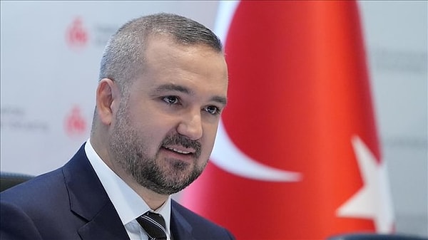 Merkez Bankası (TCMB) Başkanı Fatih Karahan, yılın üçüncü enflasyon raporu bilgilendirme toplantısında konuşuyor.