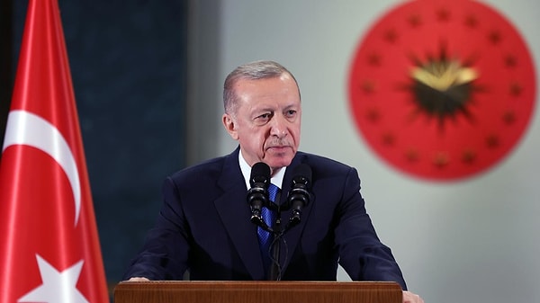 Bakana seslenmesi de fayda etmeyen Demet Akalın, çok sevdiği ve günlerdir hasret kaldığı Instagram'ın açılması için son çareyi Cumhurbaşkanı Recep Tayyip Erdoğan'a seslenmekte buldu!