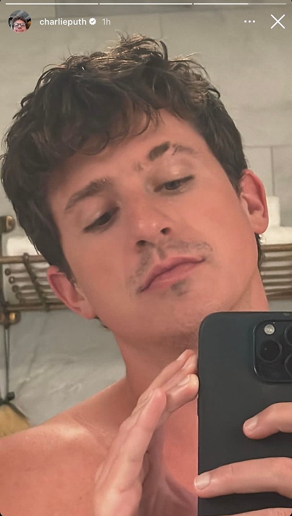 Charlie Puth tıraş oldu.