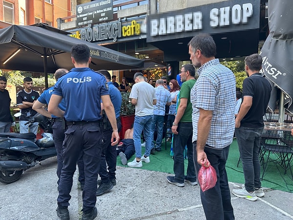 Olay, saat 16.00 sıralarında İzmit ilçesi Ömerağa Mahallesi'nde meydana geldi. İddiaya göre, henüz ismi öğrenilemeyen bir kişi, tartıştığı T.U.’yu (17) bıçakladı.