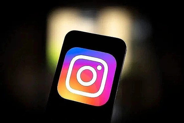 Biliyorsunuz ki Türkiye'de sosyal medya platformu Instagram'a erişim yaklaşık bir hafta önce engellendi. Instagram yasağı, sadece ülkemizde değil neredeyse tüm dünyada konuşulan bir konu haline geldi.